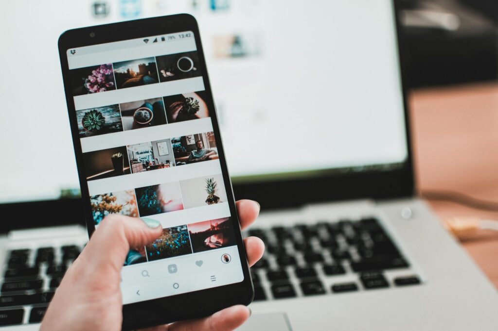 Który Internet wybrać: mobilny czy światłowodowy?