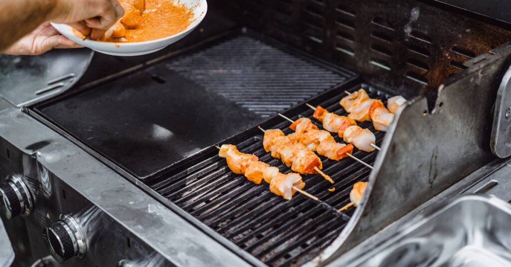Jak wyczyścić grill węglowy?
