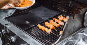 Jak wyczyścić grill węglowy?