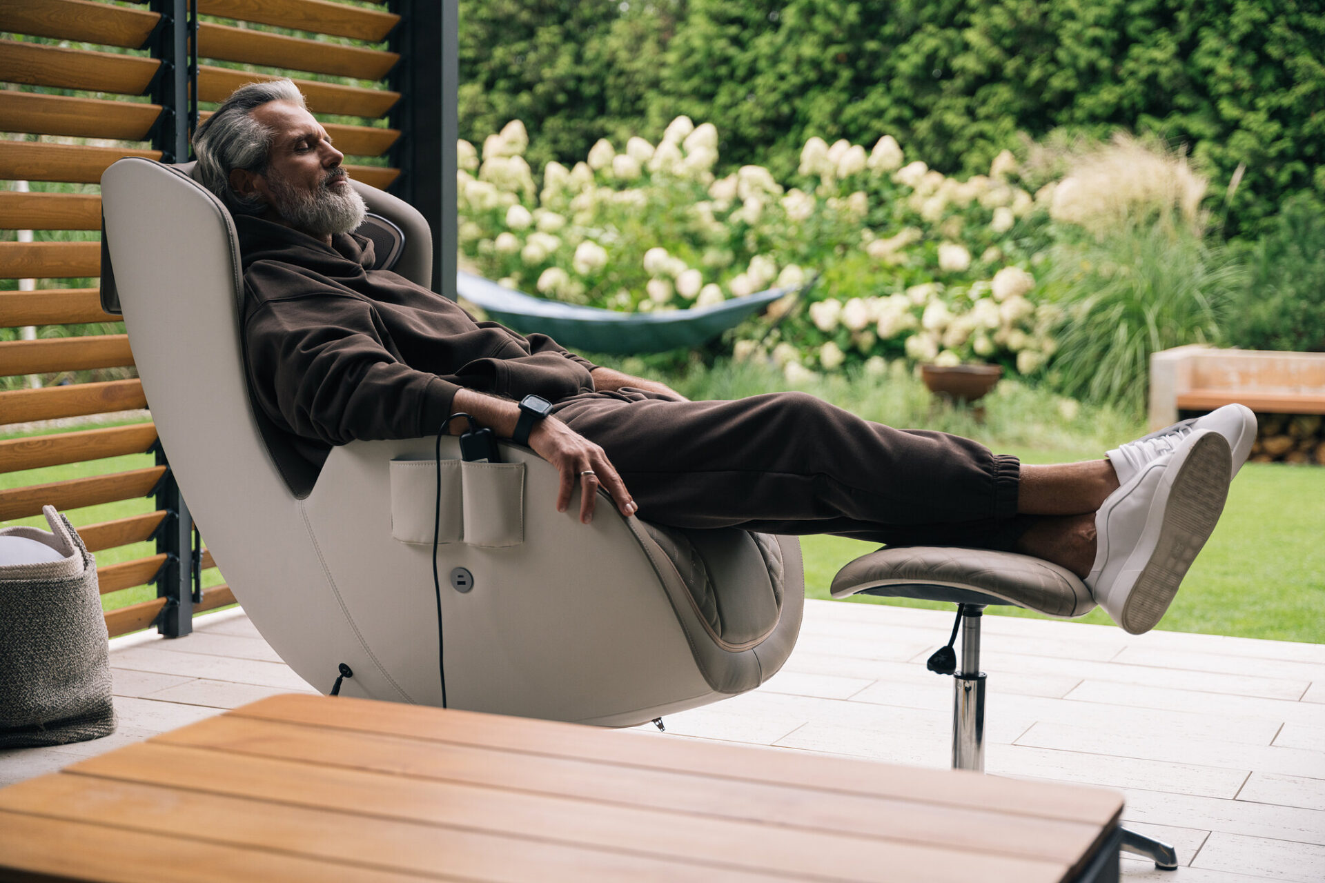 Fotel masujący w aranżacji: jak wkomponować go w domową przestrzeń